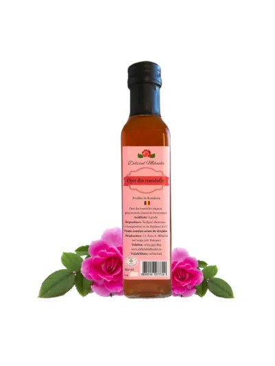Otet cu trandafiri in spate