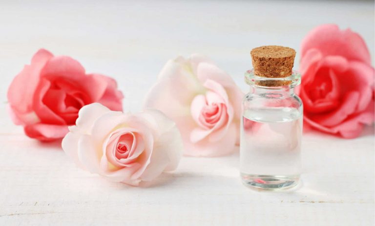 7 beneficii ale apei de trandafiri